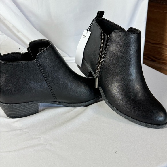 Sonoma Black Faux Leather Ankle Boots Zip Side Block Heel NWT Women’s - Picture 4 of 6